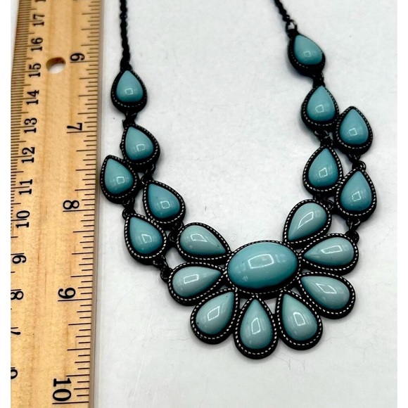 Vintage-Inspired Statement Necklace With Blue Teardrop Stones    M76 - Picture 7 of 7